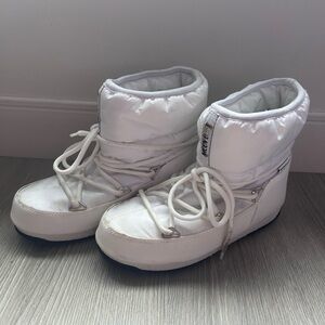 White Mini Moon Boots